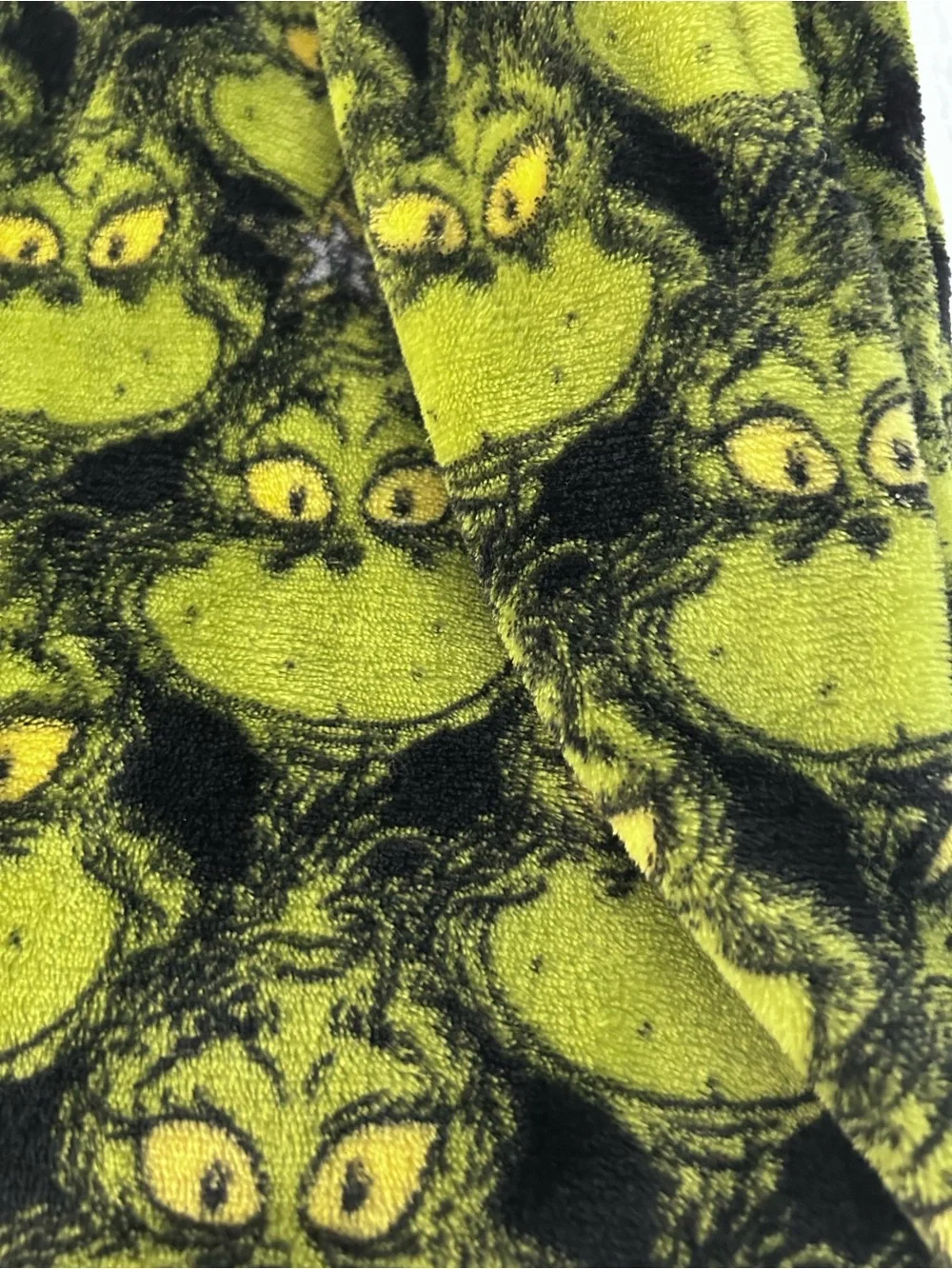 Green Grinch-Print Fleece Jogger Pants. Size L